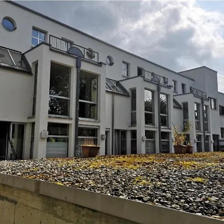 Nice Apartment, Next To University, Wifi Free Parking 公寓 *
